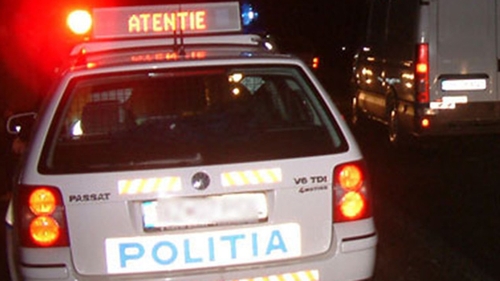 Tragedie în Timiş! Un mort şi doi răniţi, după ce o maşină s-a izbit de un microbuz de transport marfă