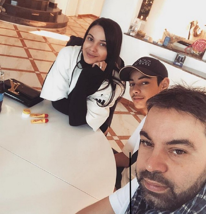 Florin Salam, distrus de durere. Artistul a urcat pe Facebook o fotografie și… “Mi-ai luat, Doamne, jumătatea!”