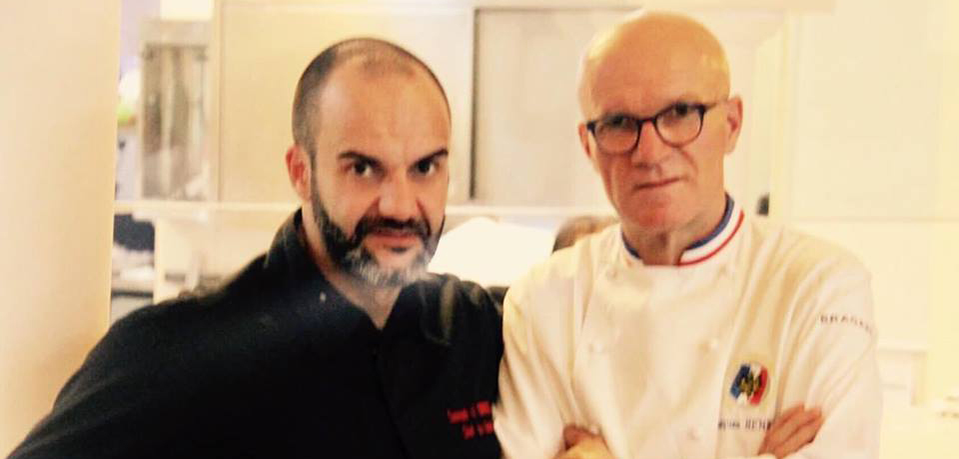 Chef Samuel (stânga) este unul dintre cei mai apreciați bucătari