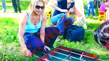 Monica Rosu s-a jucat printre copii in parc