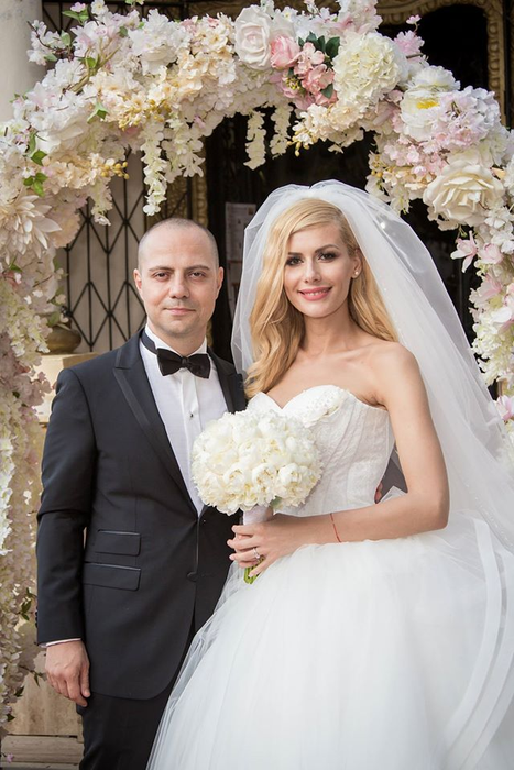Dan Badea și soția lui, petrecere cu ștaif de ziua fiului lor! Ce a ales Aris de pe tavă și cum arată rochia sexy purtată de Mădălina Badea