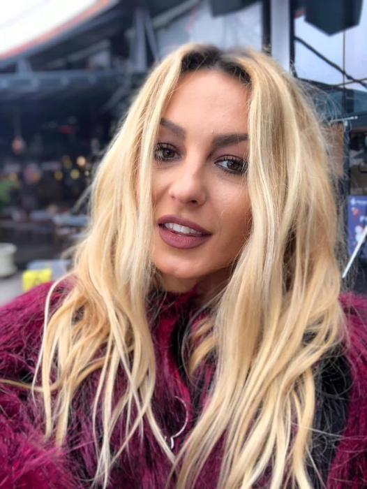 Flavia Mihăşan, implicată într-un accident în Capitală! Cum se simte acum asistenta TV
