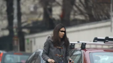 Fata lui este model! Uite ce atent parcheaza fiica primarului Chiliman, desi e la tata in sector!