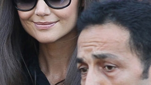 Katie Holmes umbla neingrijita! Nu-si vopseste firele albe