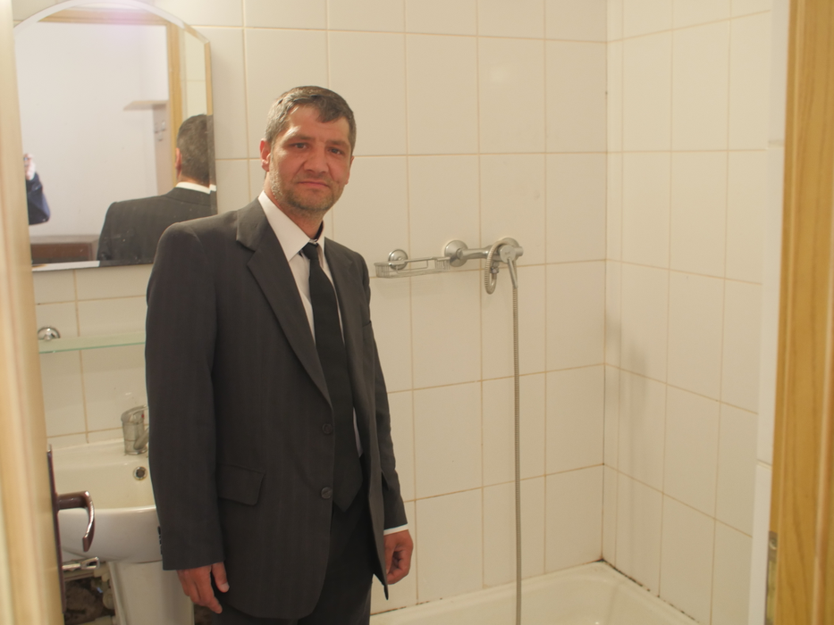 Bostangică se mută în casă nouă, din mila lui Gigi Becali