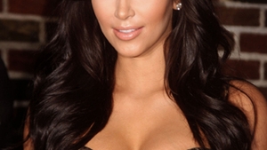 Blestemul lui Kim Kardashian poate lovi curand! Afla de ce se tem retailerii de rochia de mireasa purtata de vedeta!