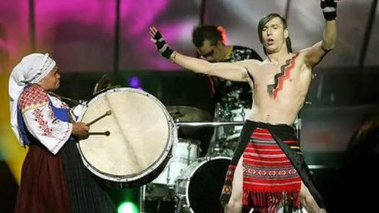 Cum arata sotia lui Roman de la Zdob si Zdub! Carolina iubeste cu... urechile