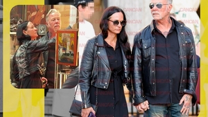 James Hetfield și proaspăta logodnică au atras toate privirile în centrul Capitalei. Solistul trupei Metallica, „lună de miere” în România