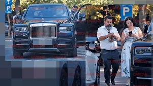 Cafea la pachet în Rolls-ul Cullinan de 250.000 €! Cum se poartă pe străzile Capitalei milionarii fondatori ai brandului Pizza Maestro