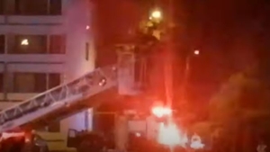 Incendiu puternic la un hotel din Eforie Sud. 80 de turiști au fost evacuați | VIDEO
