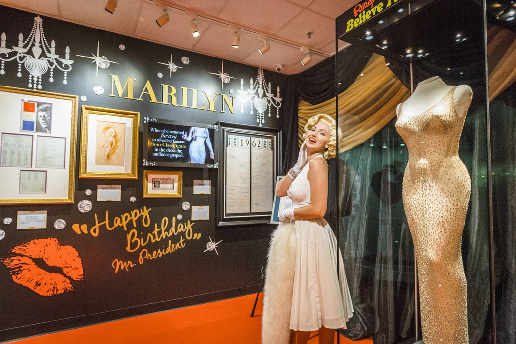 Fanii din întreaga lume încă încearcă să reproducă stilul actriței și în ziua de azi. Fotografie realizată în muzeul Marilyn Monroe / Sursa foto: Profimedia