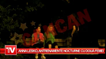 Anna Lesko, antrenamente nocturne cu doua femei