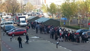 1 DECEMBRIE 2013! Bucurestenii petrec de Ziua Nationala cu sute de mii de portii de sarmale si tuica fiarta sau fasole cu carnati!