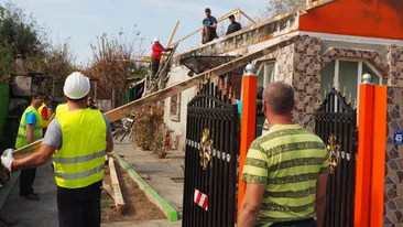 Poveste emoționantă în Teleorman. Pompierii și voluntarii construiesc locuința unei fetițe de 7 ani