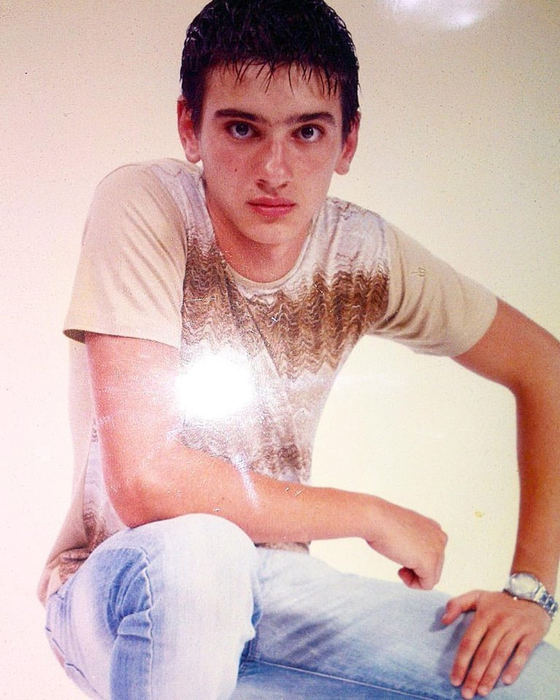 Dorian Popa a ajuns subiect de glume după ce a postat o fotografie realizată pe vremea când avea 16 ani. „Aveai pe păr gel de 1 leu”