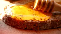Mierea din România care este mai BUNĂ decât celebra Manuka. Unde o poți găsi