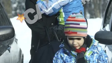 Cu cine iese in parc Olivia Steer, sotia lui Andi Moisescu? Se plimba cu doi baieti de mana!