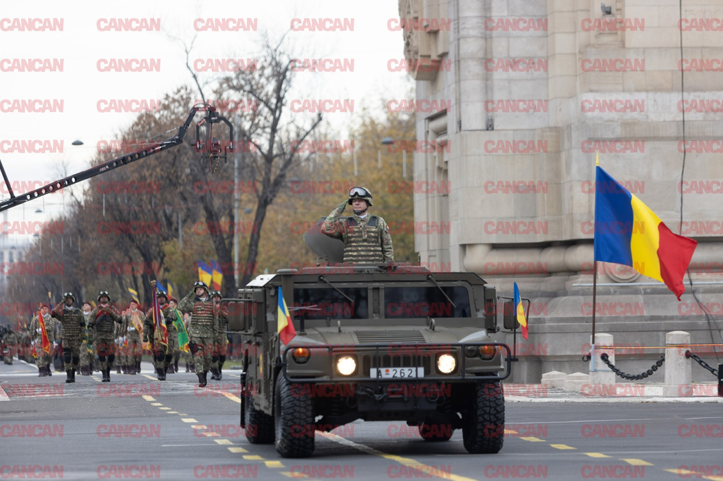 Imagini LIVE de la parada militară de 1 decembrie. Cum au apărut poliţistele la defilare. FOTO