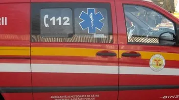 Accident în Eforie Nord. Trei persoane rănite, după ce au autocar a intrat într-o bordură