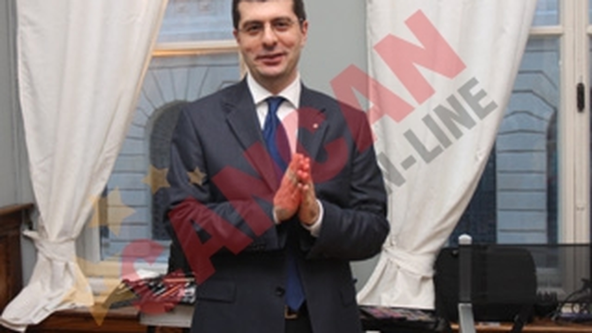 Garanti Bank a lansat cardul de credit cu oglinda