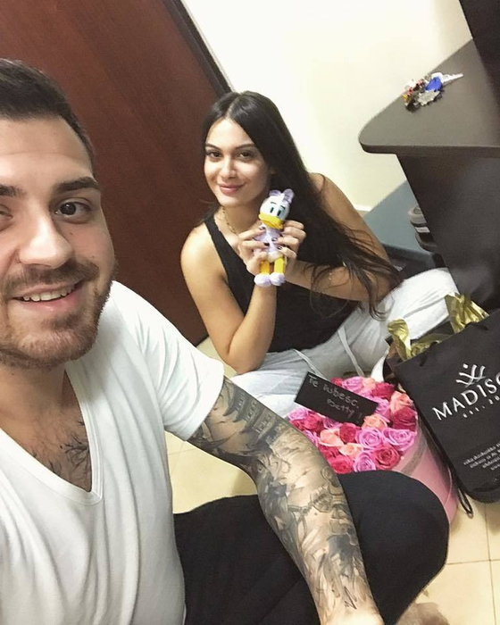 BETTY SALAM, filmată de iubit la miezul nopţii. Amândoi erau în pat, iar bruneta a început să ţipe