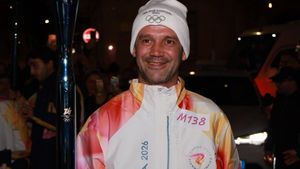 Cristi Chivu a purtat torța olimpică pe străzile din Milano. Imagini istorice!