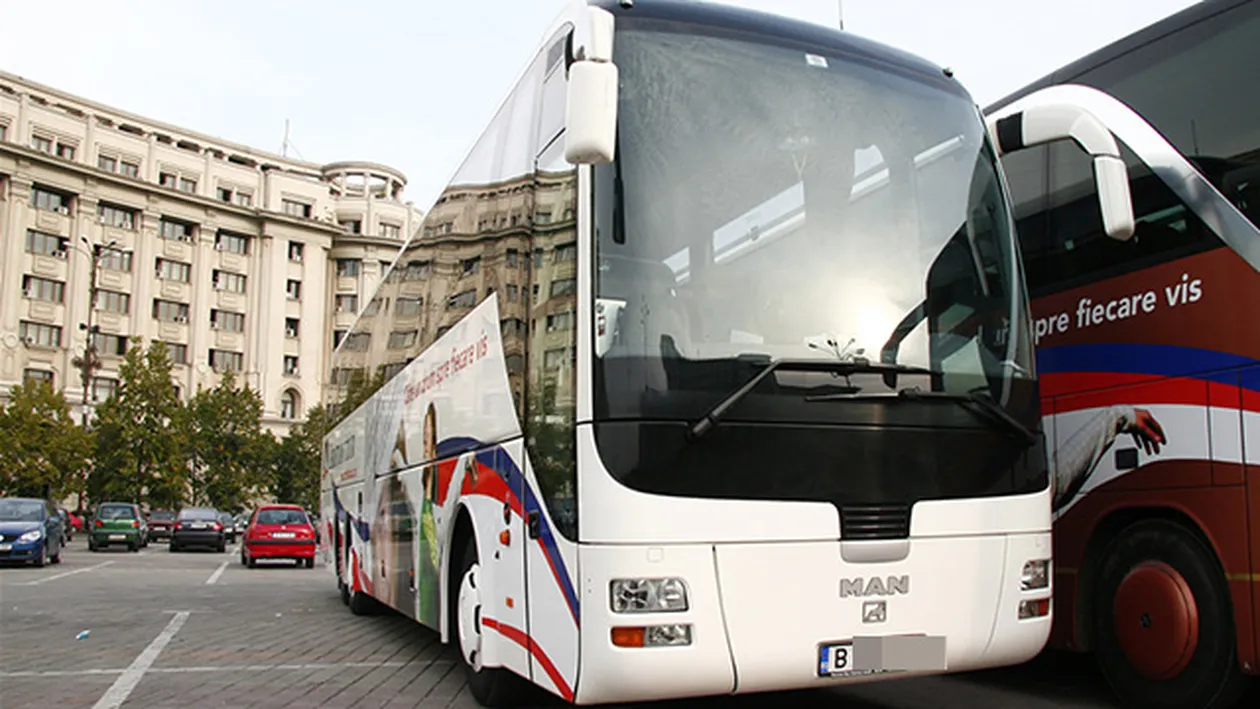 Scene de cosmar in Hunedoara! Un turist polonez a atacat cu un cutit soferii unui autocar, apoi s-a sinucis