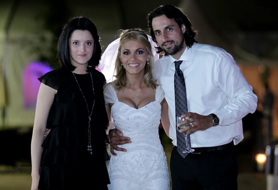 Imagini de la nunta lui Cabral cu Andreea Ibacka, din 2011. Gestul bizar făcut de vedeta Pro TV, după ce a ieșit din biserică