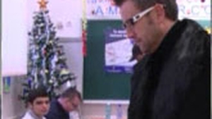 Cătălin Botezatu a stat prima oară în viaţă la coadă ca sa voteze, dar nu a regretat "Am stat cu ochii pe fundul domnişoarelor"