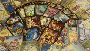 Cartea de Tarot de azi, 15 martie. 8 de Monede anunță muncă, progres și rezultate mari