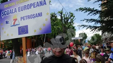 Sotii Iacob Ridzi si-au dus baietelul la carnaval