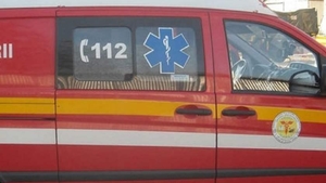 Accident în Eforie Nord. Trei persoane rănite, după ce au autocar a intrat într-o bordură