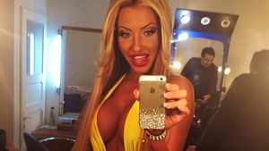BLASFEMIE CURATA! Vezi ce a putut sa isi tatueze Loredana Chivu pe spate