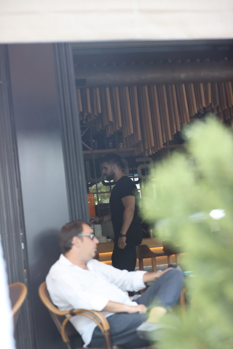 Alex Leonte, fostul iubit al lui Theo Rose, la prânz pe Dorobanți / (Sursa: CANCAN.RO)