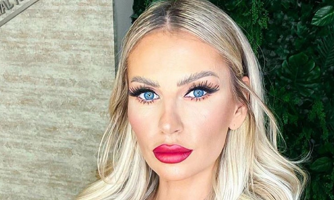 Andreea Bănică a avut o copilărie de coșmar. Și-a urât din tot sufletul tatăl, care era alcoolic: “Îmi doream să moară”