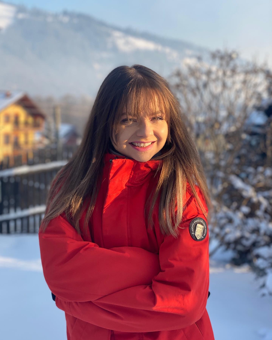 Cum arată Fetița Zurli, fără costumaţii. Actrița Vero Căliman are 32 de ani
