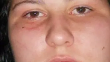 Iubita cantaretei Carmen Serban a fost batuta grav in fata unui bar! Vezi pe cine banuieste femeia!