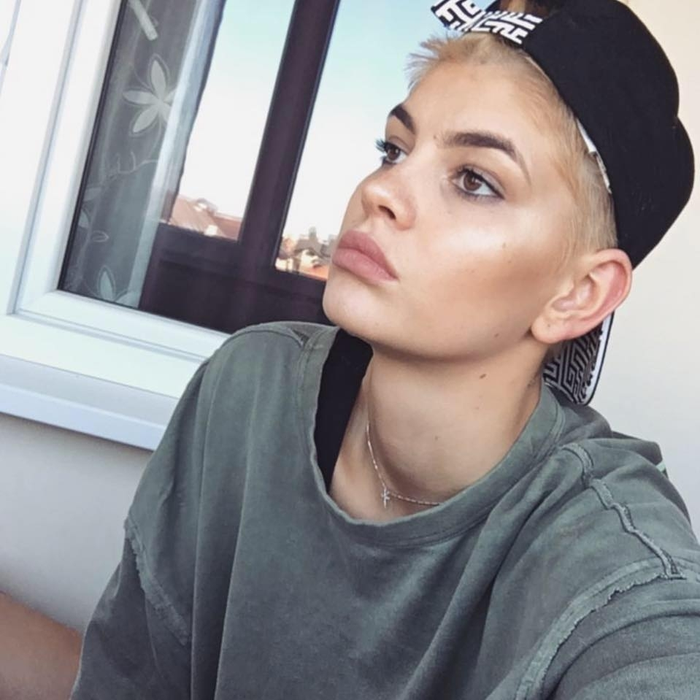 Uite cum arată acum LAURA GIURCANU, la cinci luni după ce s-a tuns foarte scurt!