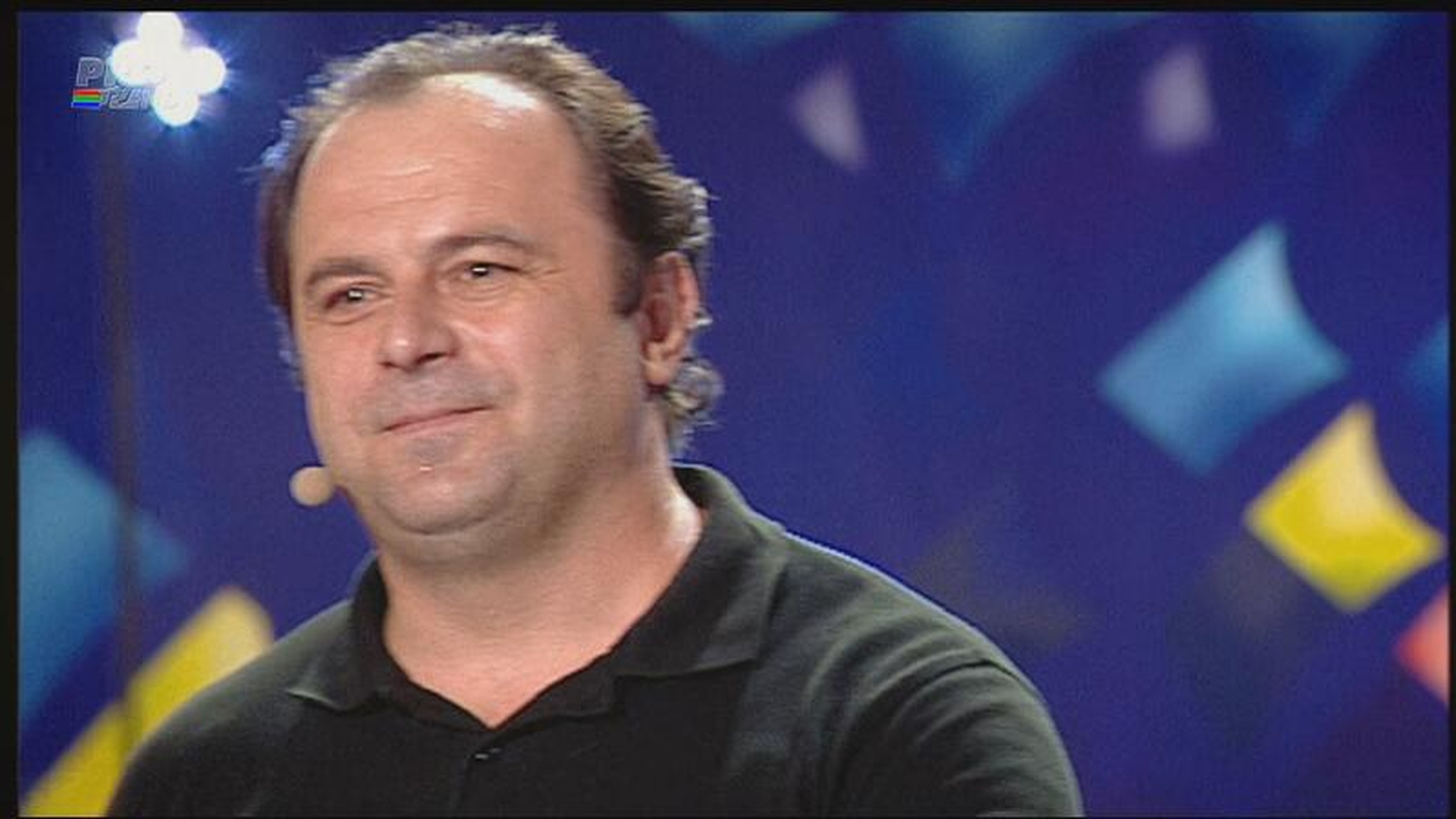 Un consilier juridic din Suceava a păcălit juriul că pictează, dar i-a uimit pe toţi cu vocea lui divină!