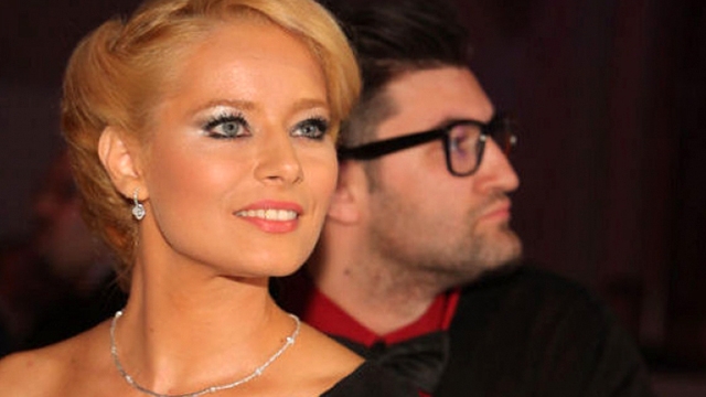 Smiley si Laura Cosoi au dat nas in nas la o petrecere! Ce i-a spus cantaretul blondei si iubitului ei