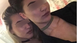 Fiica fostului fotbalist de legendă al Stelei are o relaţie specială cu o altă fată! Puştoaica lui Balint, declaraţii de dragoste şi gesturi criminale cu ”sora” ei!