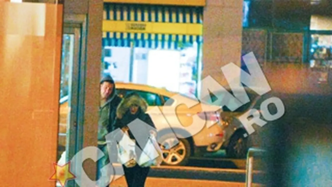 In aceste poze par un cuplu! Isi fac impreuna cumparaturile, noaptea! Buzdugan se lasa purtat de Vantur!