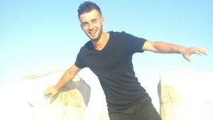 Durere fără margini pentru părinții lui Andrei, din Dâmbovița. Tânărul a fost găsit la Londra, cu un cuțit înfipt în inimă