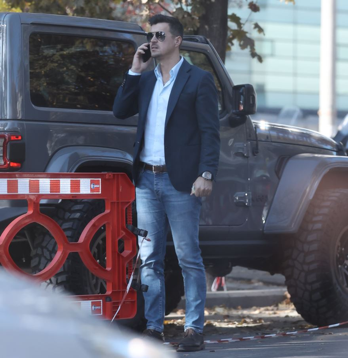 Adrian Alexandrov, cu un super-ceas la mână (SURSA FOTO: CANCAN.RO)