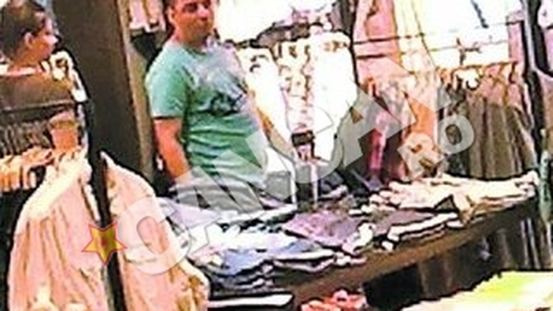 A umblat dupa chilipiruri in mall. Liviu Mititelu isi cauta vestimentatia pentru Eurovision 2013