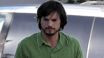 Ashton Kutcher va juca rolul lui Steve Jobs intr-un film biografic!