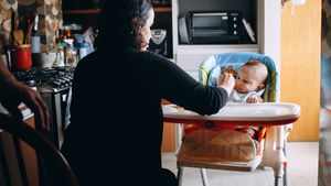 Ce a pățit o femeie din România, după ce s-a angajat ca bonă pentru copilul unui cuplu din Franța: "Munceam 18 ore pe zi și dormeam în.."