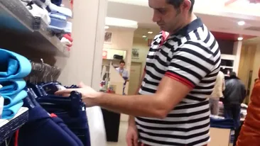 Daniel Onoriu se pregateste de primavara cu iubita de mana. Supravegheat printre rafturile cu haine de “locotenentul” de shopping
