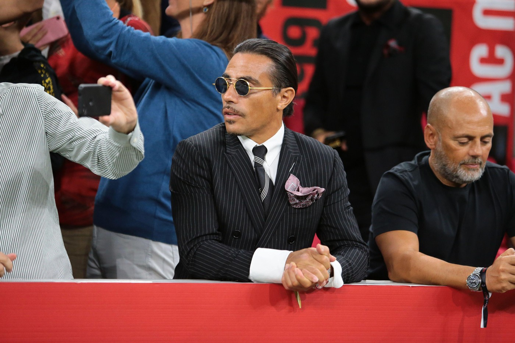 Milano, Italia. 18 septembrie 2022. Nusret aka Salt Bae în timpul meciului de fotbal din Serie A italiană dintre Ac Milan și Napoli pe 18 septembrie 2022, Giuseppe Meazza, stadionul San Siro, Foto: Profimedia