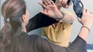 O femeie din Bistriţa şi-a bătut bărbatul, după o ceartă. De frică, omul a cerut ordin de protecţie